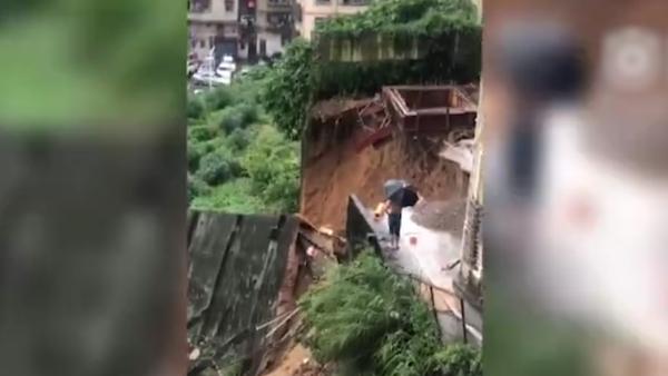 深圳一居民楼挡墙垮塌，59户家庭撤离
