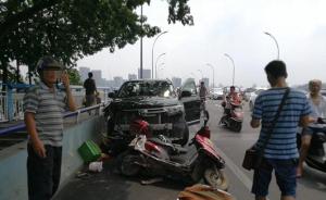 柳州男子驾车冲撞多辆电动车致两死多伤，供述系感情纠葛引发