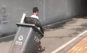 暑假怎么過?13歲男孩幫爸爸收垃圾