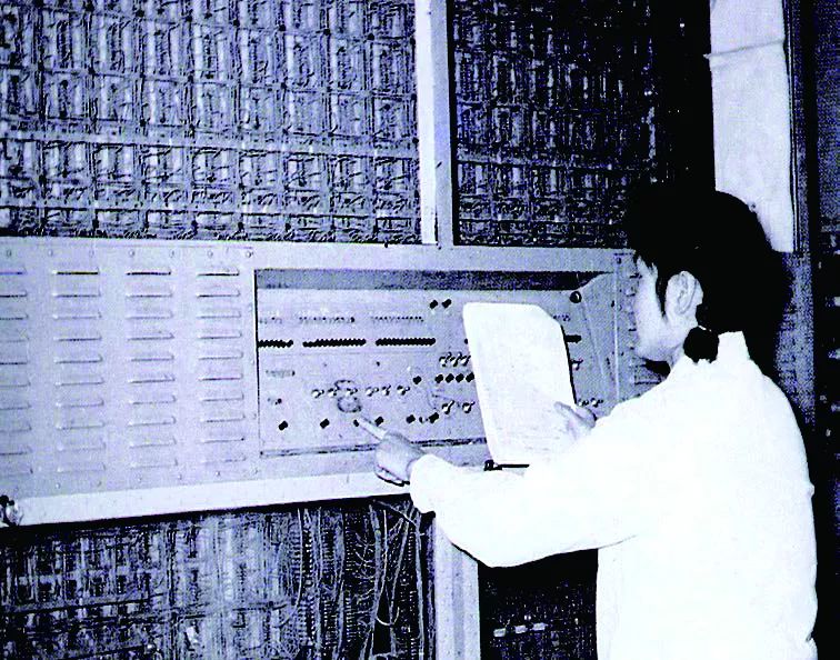 我国第一台计算机图片
